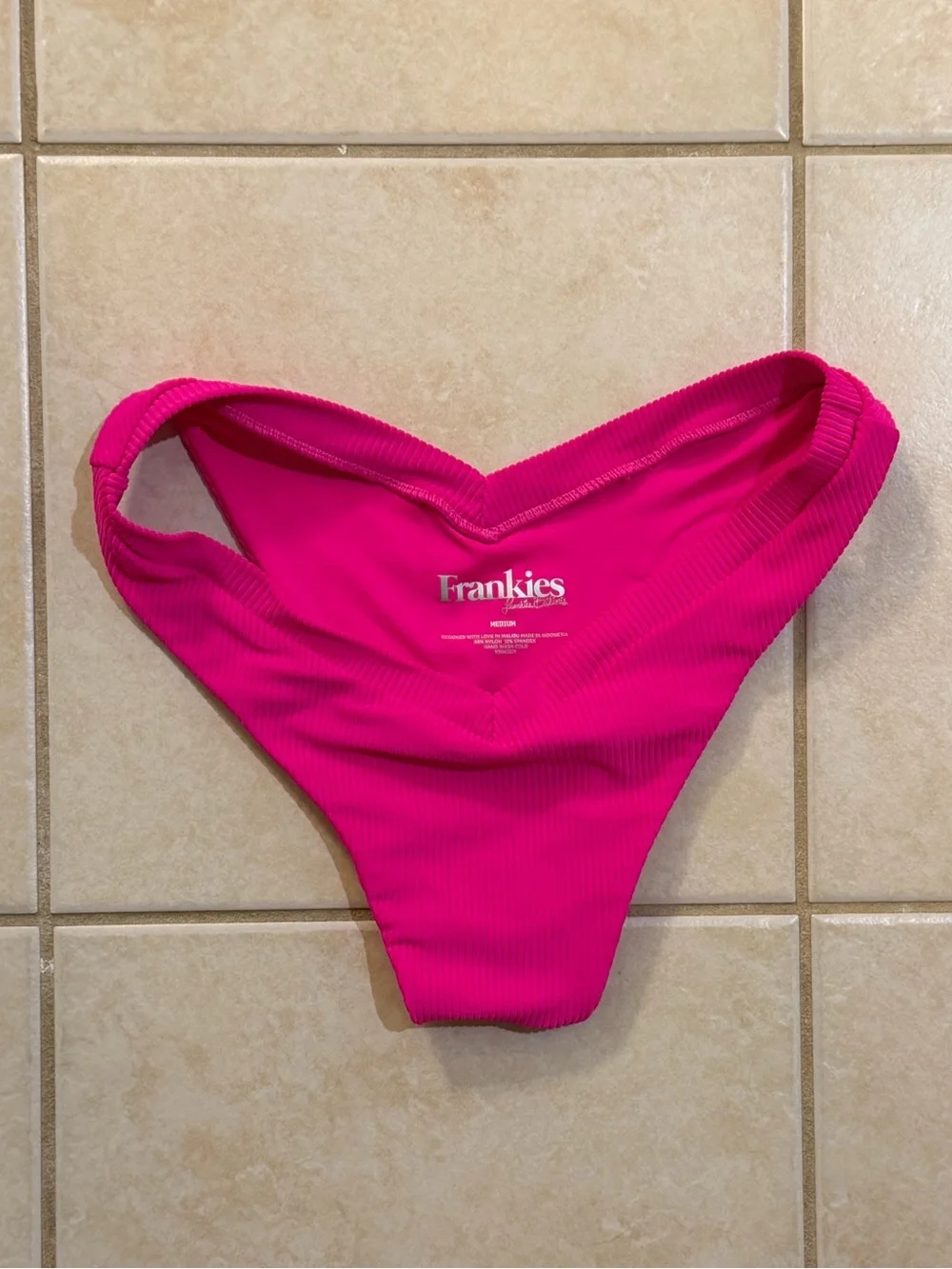 Frankies Bikinis Austin Bottom in Fuschia, Size Medium